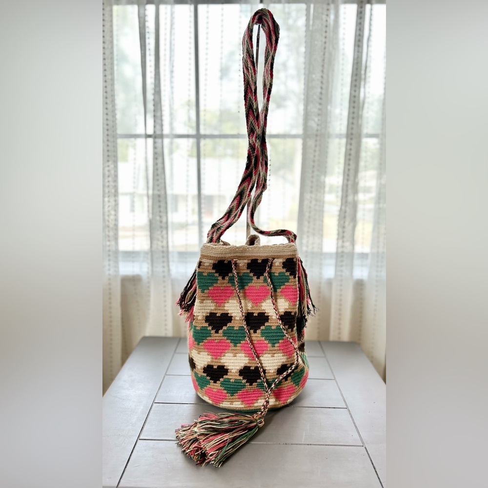 Wayuu Mochila Handmade Crossbody Bag Pink Teal Heart - Picture 4 of 15